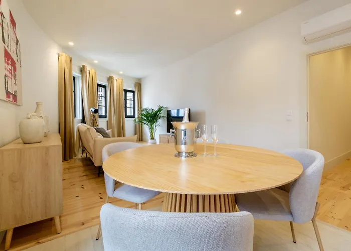 Art Deco 22 Luxury 2br Downtown Metro Ac Apartment Porto